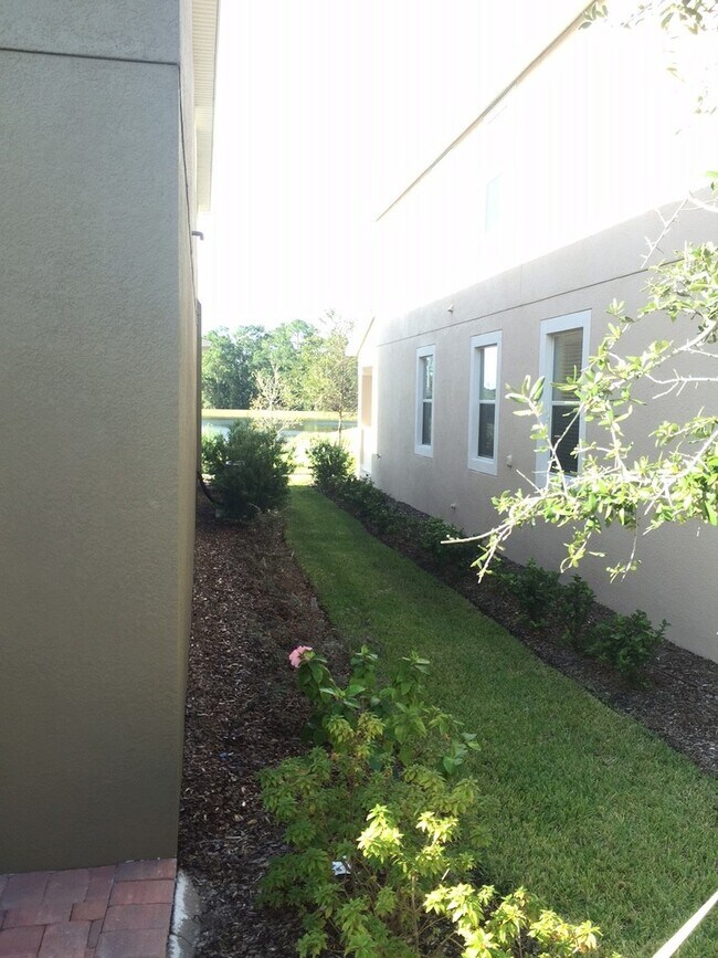 Building Photo - 3/2.5 Beautiful Energy Efficient Home in H...
