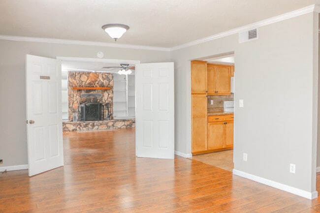 Building Photo - 816 Marimba Dr
