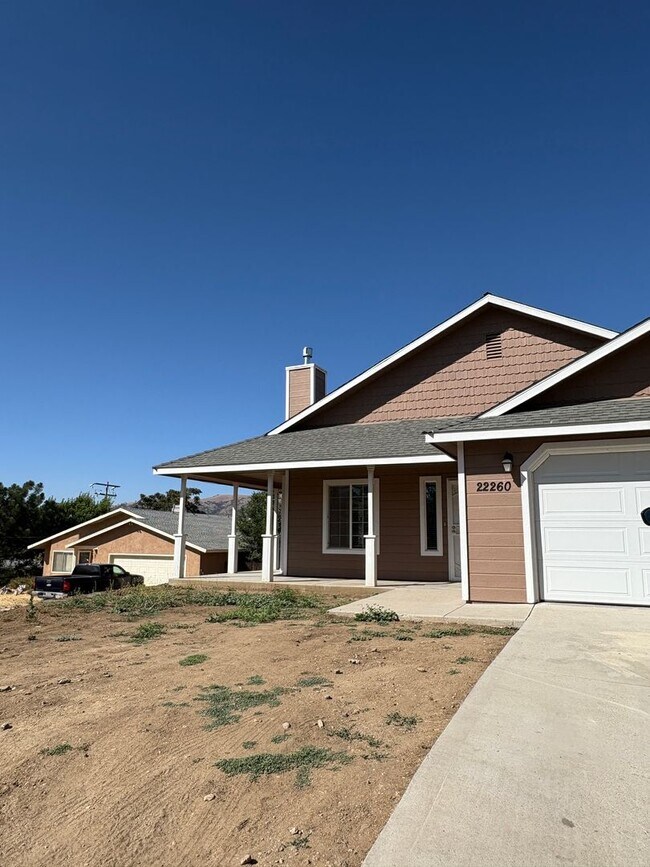 Building Photo - Spacious 3-Bedroom Home in Golden Hills