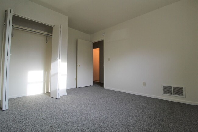 Building Photo - 85 Mason St