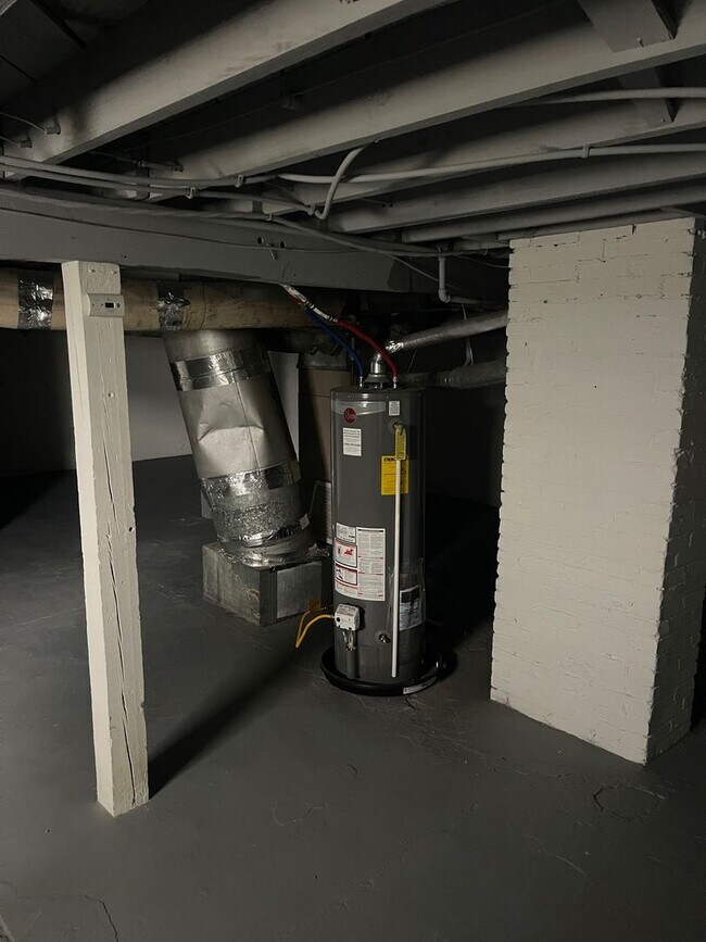 Building Photo - Nice 2 Bedroom Home