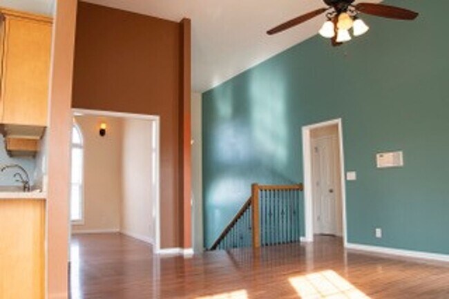Building Photo - 514 Winding Bluff Way