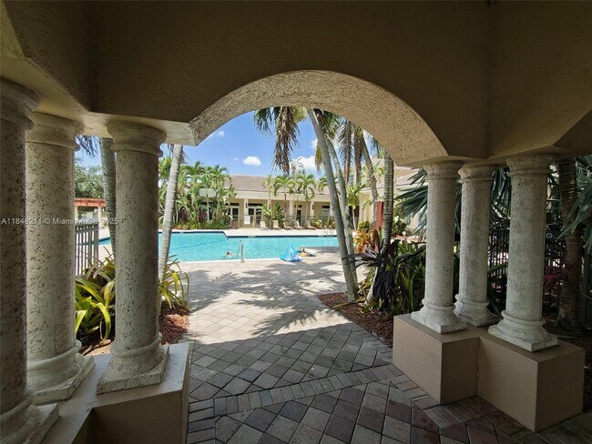 Building Photo - 2586 Centergate Dr
