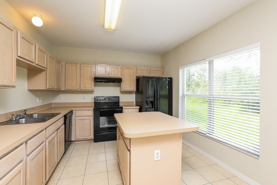 Building Photo - 4208 Forest Island Dr