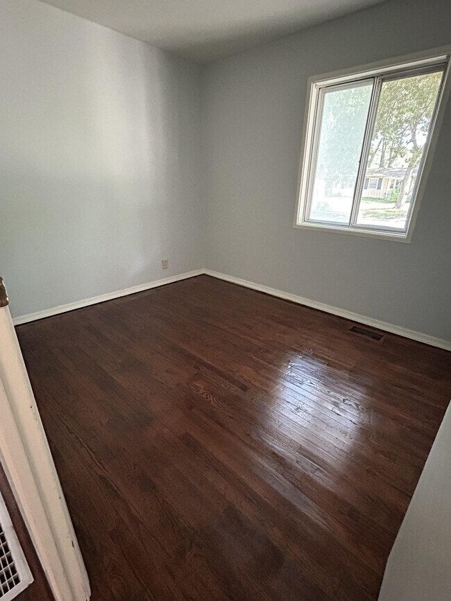 Building Photo - 8704 E 92nd St