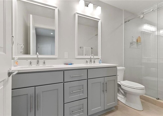 Building Photo - 731 St Charles Ave