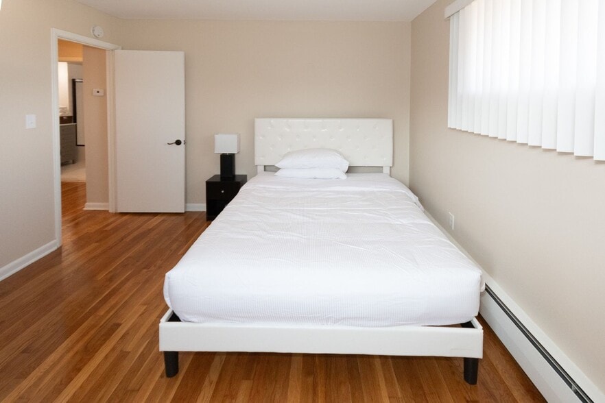 Building Photo - 9002 St Andrews Pl