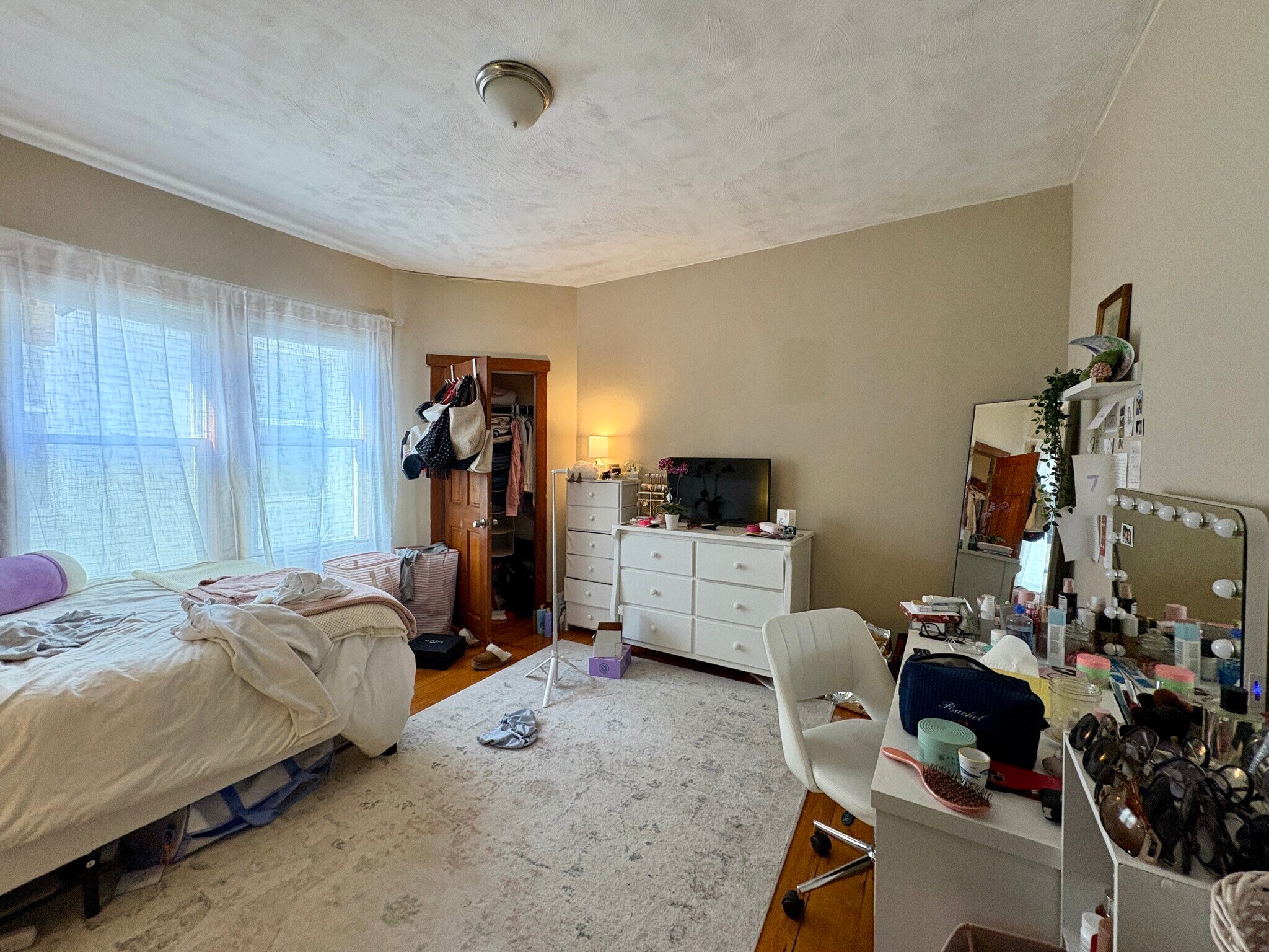 Building Photo - 72 Hillside St