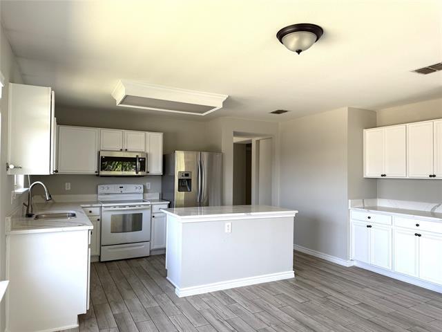 Building Photo - 2429 Emerald Ln