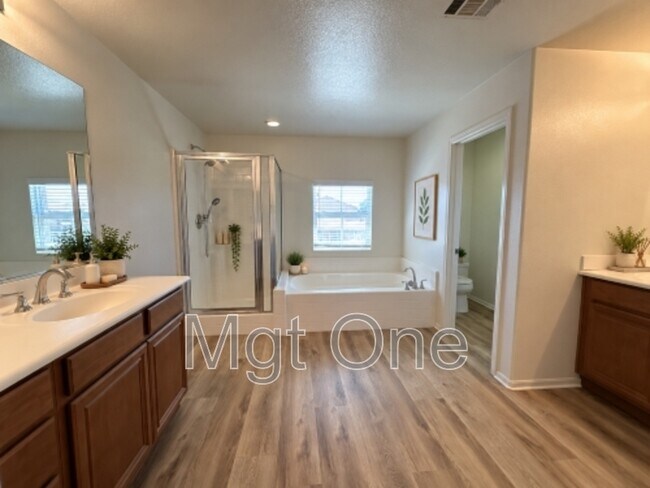 Building Photo - 1242 English Oak Way
