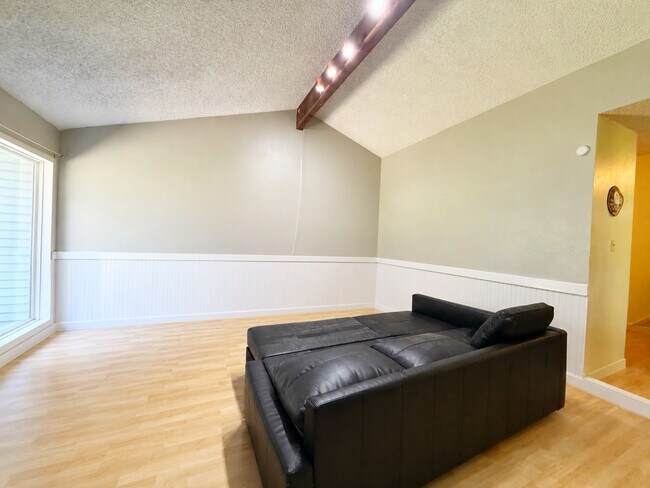 Building Photo - 716 Parkway Ct NE
