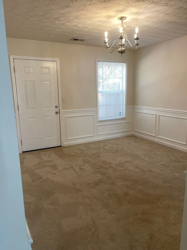 Building Photo - 162 Alton Cir