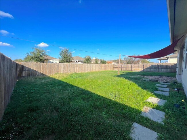 Building Photo - 802 Mitchell Dr