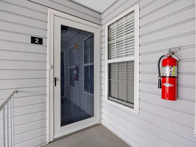 Building Photo - Gorgeous 2 bedroom home- Move-In Ready Condo in Parkview. Minutes to Downtown Greenville & the Ne...