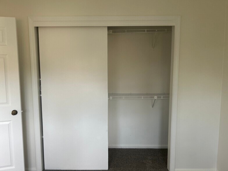 Building Photo - 694 Broadway