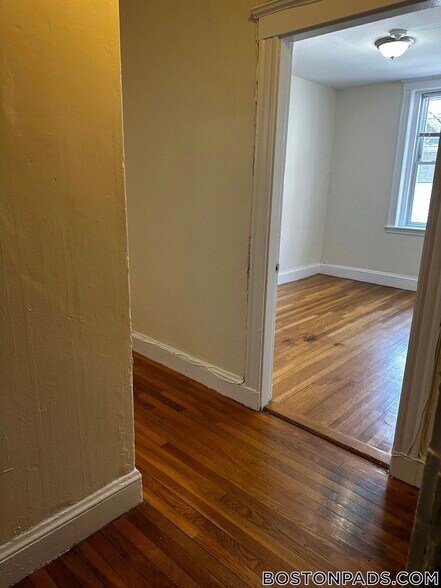 Building Photo - 5 Barrows St