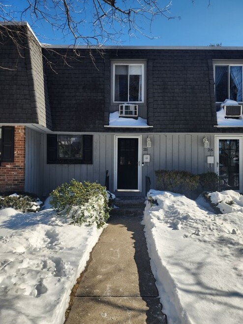 Building Photo - 861 Main St