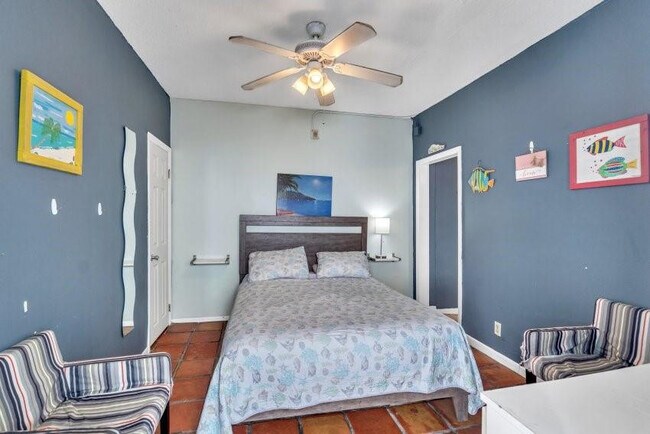 Building Photo - 324 Indiana St