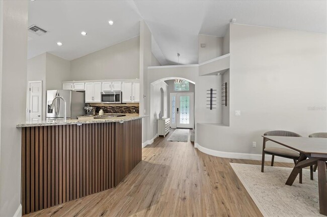 Building Photo - 6620 Colonial Lake Dr