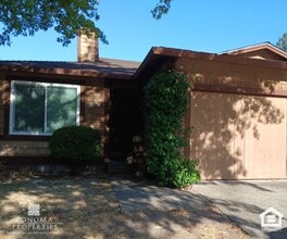 Building Photo - 2-bedroom, 2-bathroom Duplex in Sonoma!
