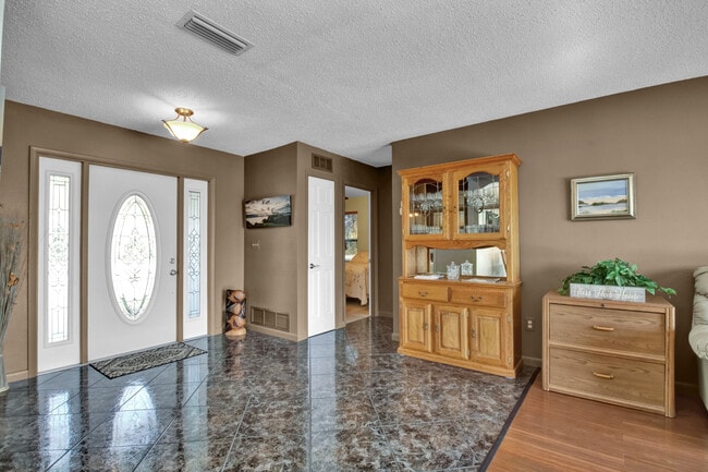 Building Photo - 4274 Gillot Blvd