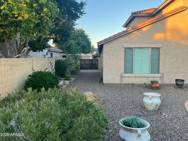 Building Photo - 18137 W Orchid Ln