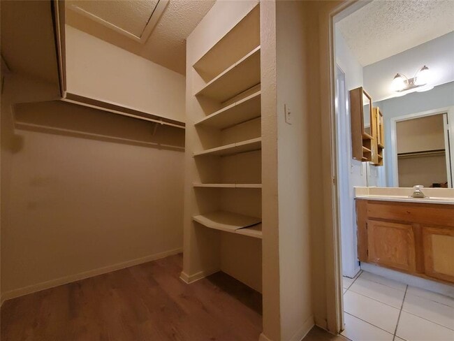 Building Photo - 507 Greenlawn Blvd