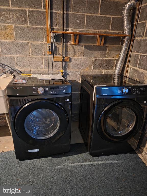 Building Photo - 13093 Blakeslee Dr