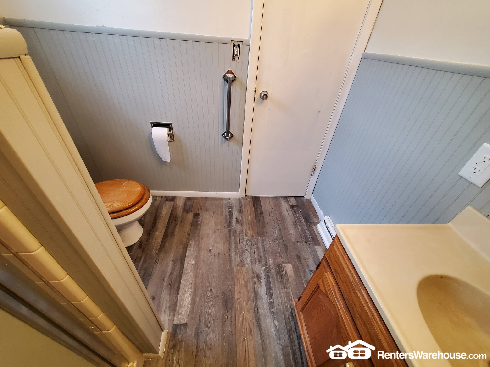 Building Photo - 111 Douglas Ave W