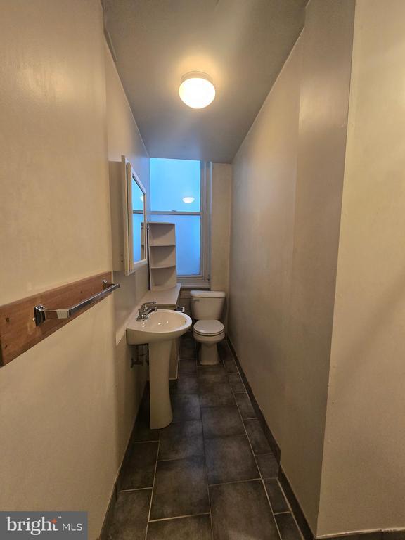 Building Photo - 1304 Walnut St