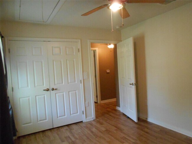 Building Photo - 617 N Vionett Ln