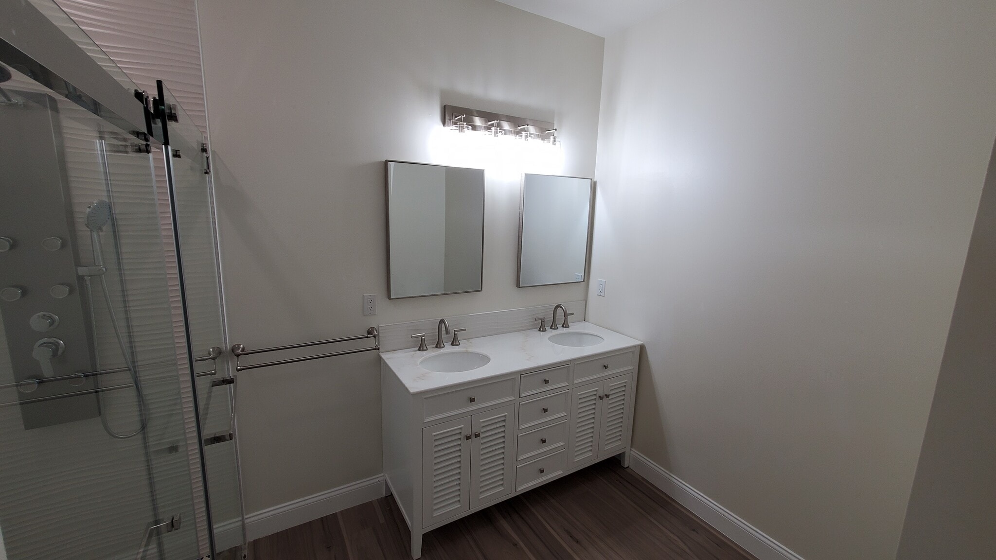 Building Photo - 10751 SW West Park Ave