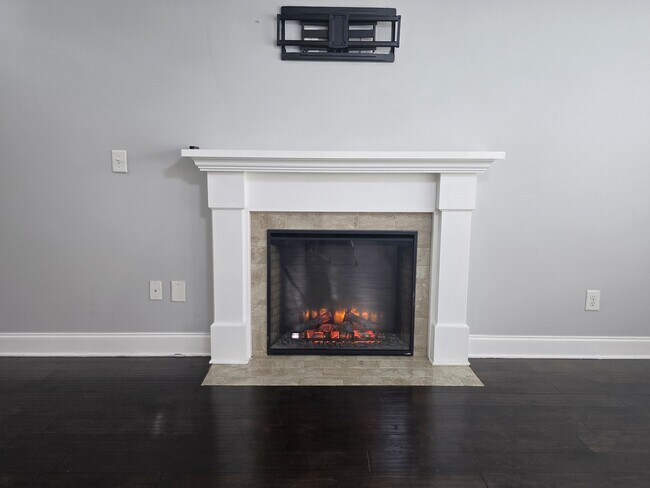 Building Photo - 8809 Crenshaw Dr