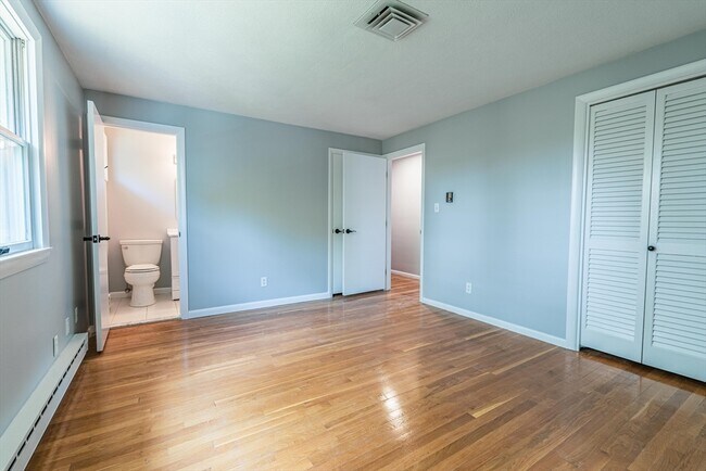 Building Photo - 20 Fieldstone Dr