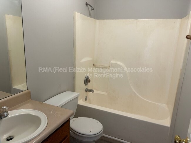 Building Photo - 133 Realty St