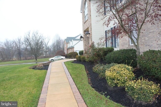 Building Photo - 176 S Patricia Dr