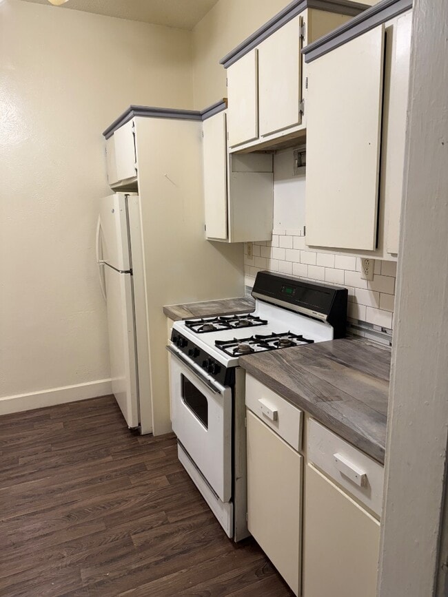 Building Photo - 1460 N Edward St