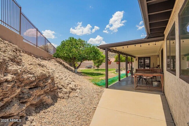 Building Photo - 239 E Aster Dr