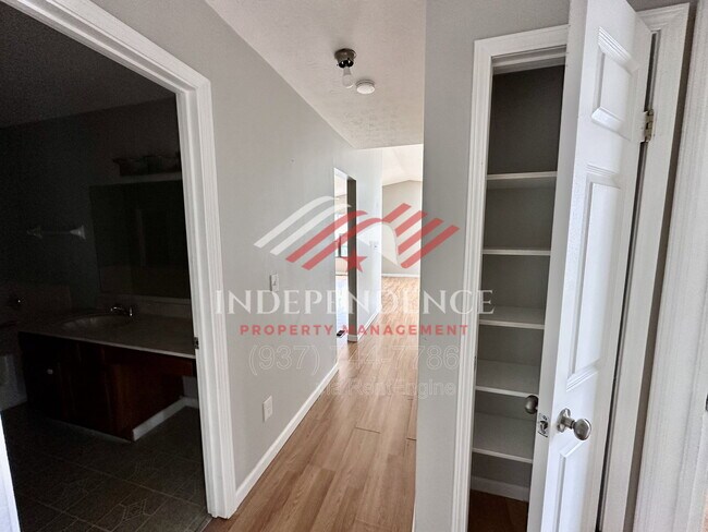 Building Photo - 2385 Fieldstone Cir