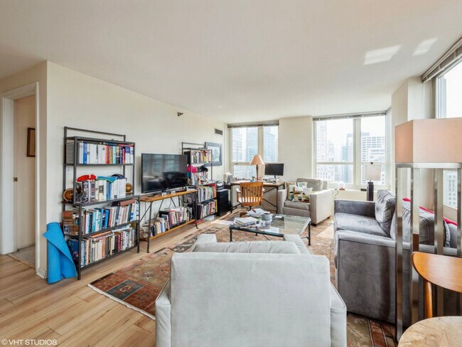 Building Photo - 345 N La Salle Dr