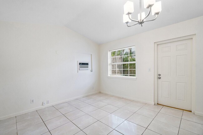 Building Photo - 205 Coral Rd