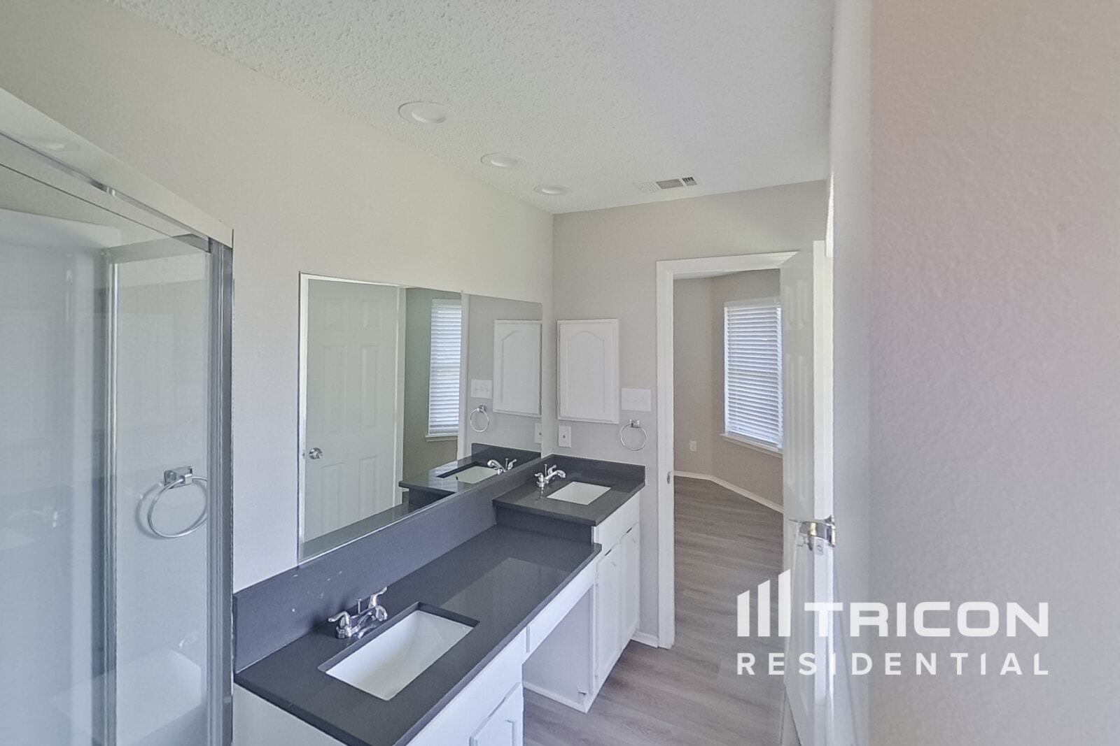 Building Photo - 1253 Essex Dr