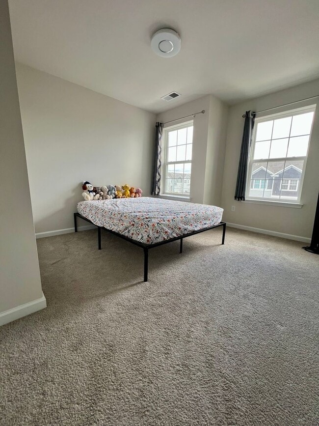 Building Photo - Stunning 4-Bed Townhome in Quakertown! Available NOW!