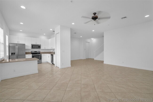 Building Photo - 6809 Lakeside Cir N