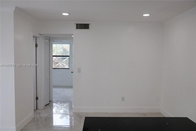 Building Photo - 2550 W 67th Pl