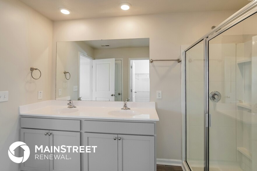 Building Photo - 4742 Willow Bluff Cir