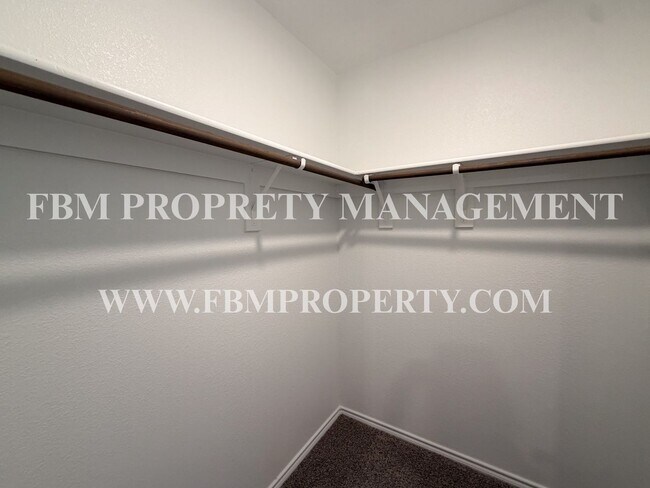 Building Photo - 369 Thoroughbred St