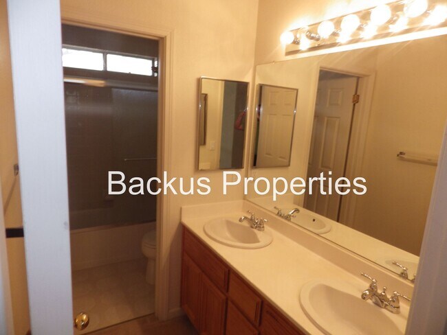 Building Photo - Wonderful Five Bedroom Home on Faulkner St...
