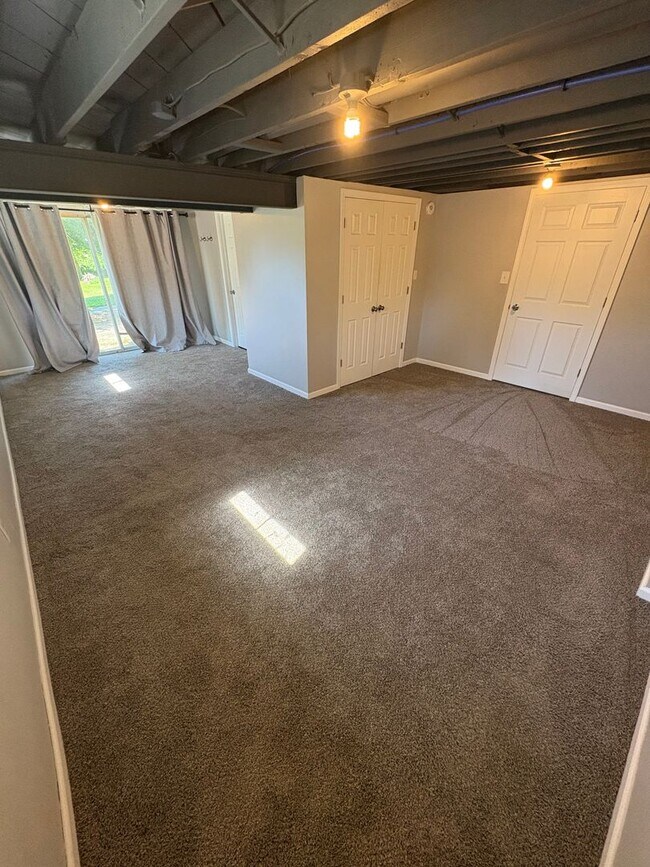 Building Photo - Spacious 4 Bed / 2.5 Bath Home on Nearly 3/4 Acre Lot with Walkout Basement and Multiple Living A...