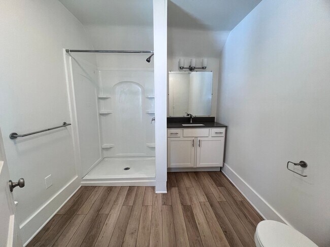 Building Photo - Updated Three Bedroom Home on the NE side of Grand Rapids!